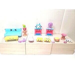 Lot of 18 Shopkins Furniture Pieces Clean moose toys